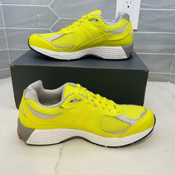 New Balance 2002R Sulfur Yellow Lime M2002RLC Size 10.5 Running EUC main image 5